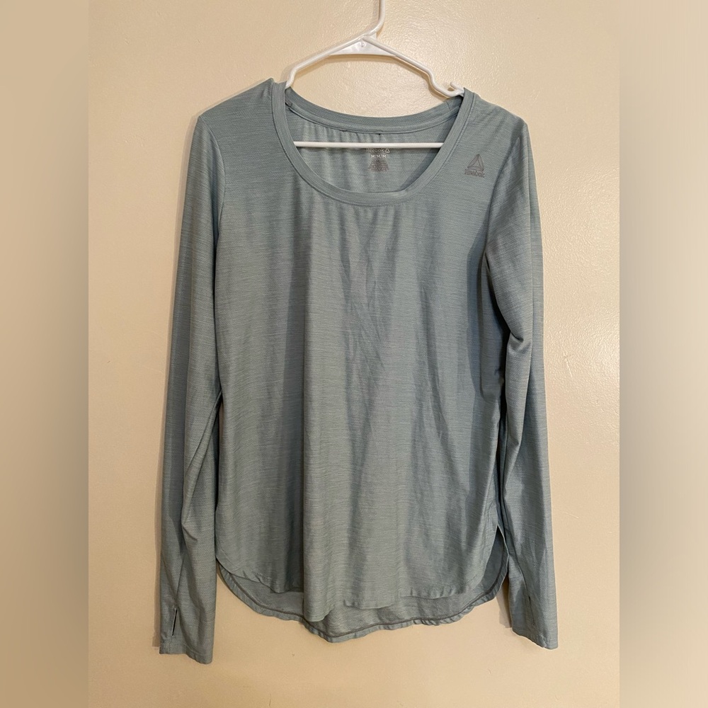 Reebok Women’s Long Sleeve Workout Shirt Size Medium